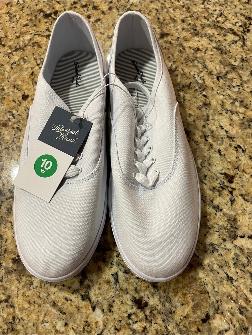 Universal Thread White Women's Canvas Lace-Up Sneakers